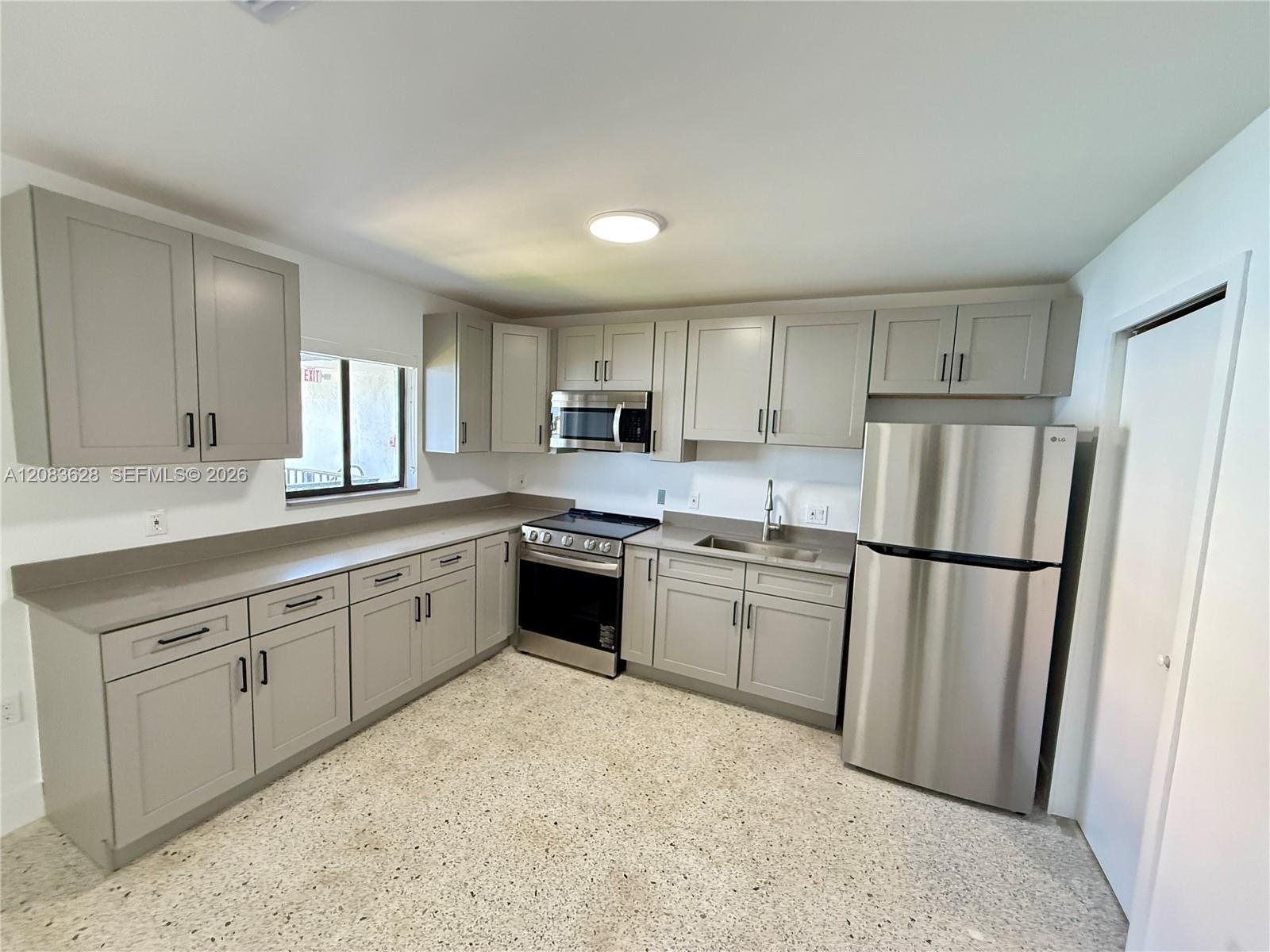 180 NE 57th St # 14, Miami FL 33137 photo 2