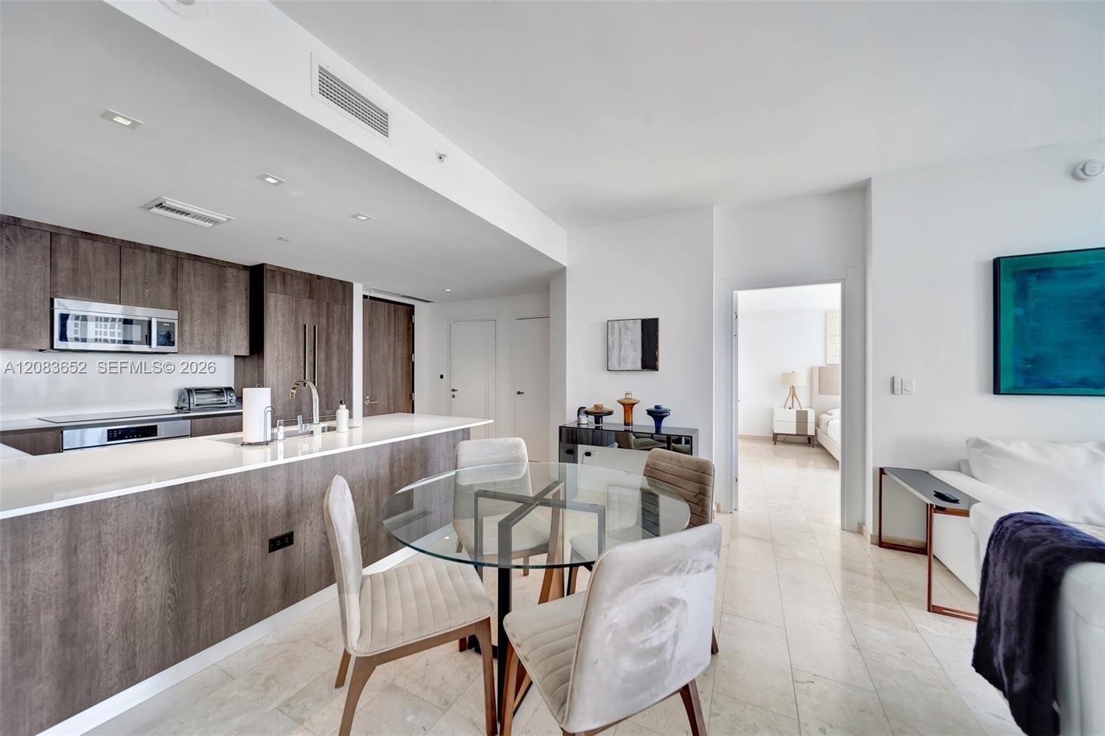 88 SW 7th St # 3203, Miami FL 33130 photo 2