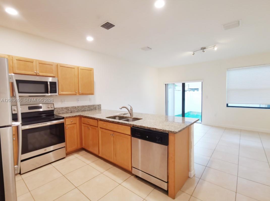 9398 W 32nd Ln # 9398, Hialeah FL 33018 photo 2