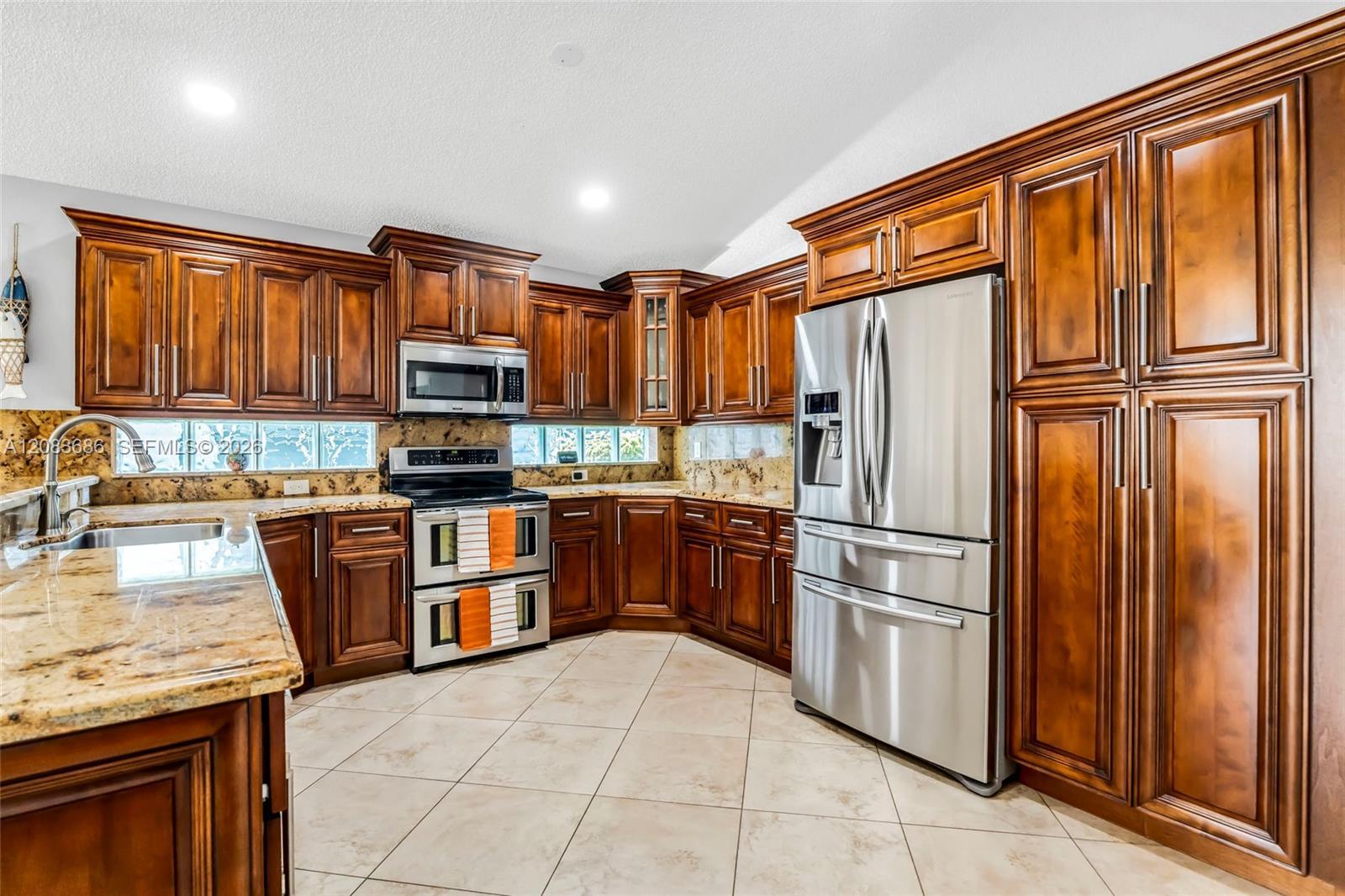 1387 SW 181st Ave, Pembroke Pines FL 33029 photo 3