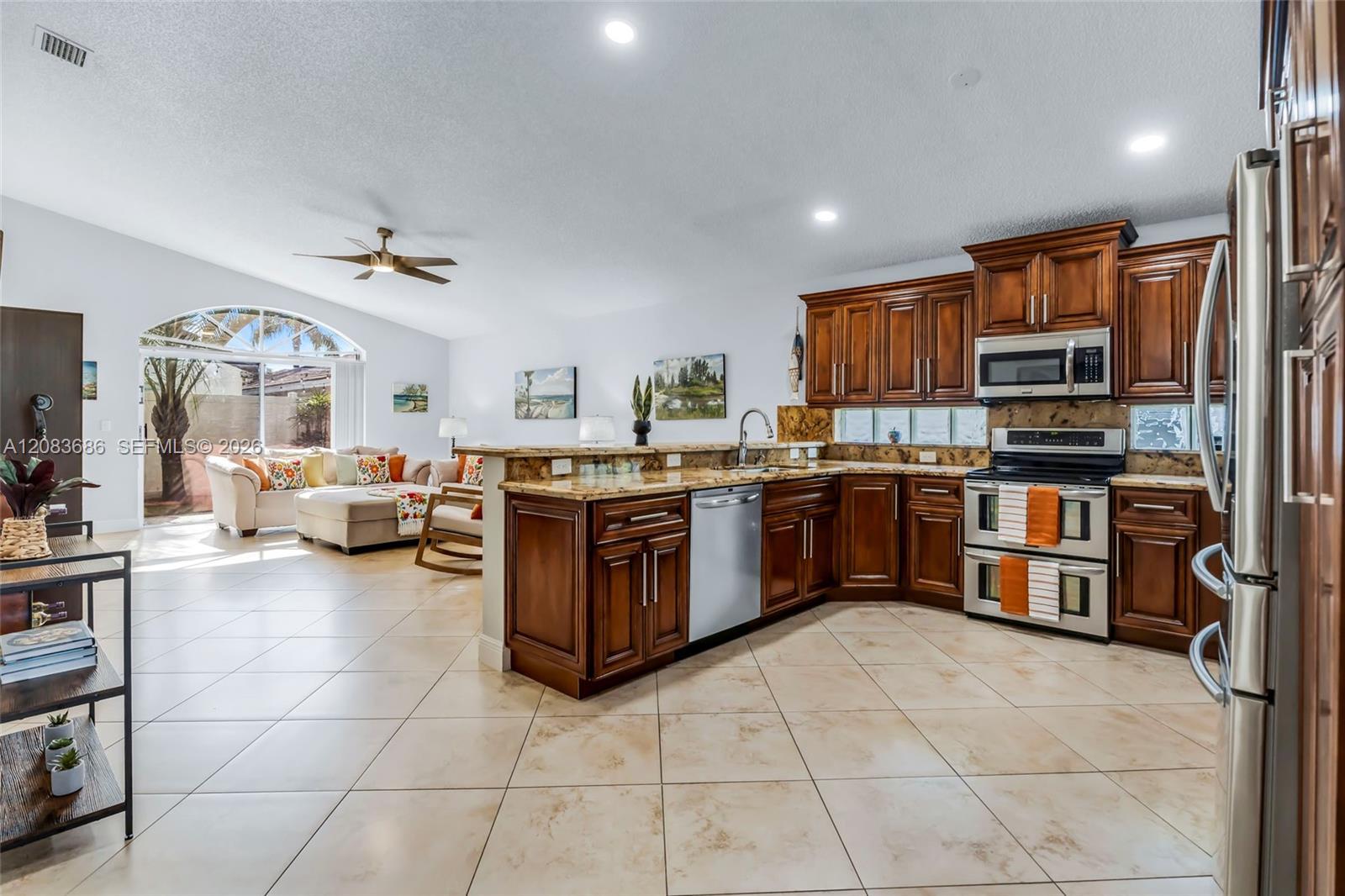 1387 SW 181st Ave, Pembroke Pines FL 33029 photo 5