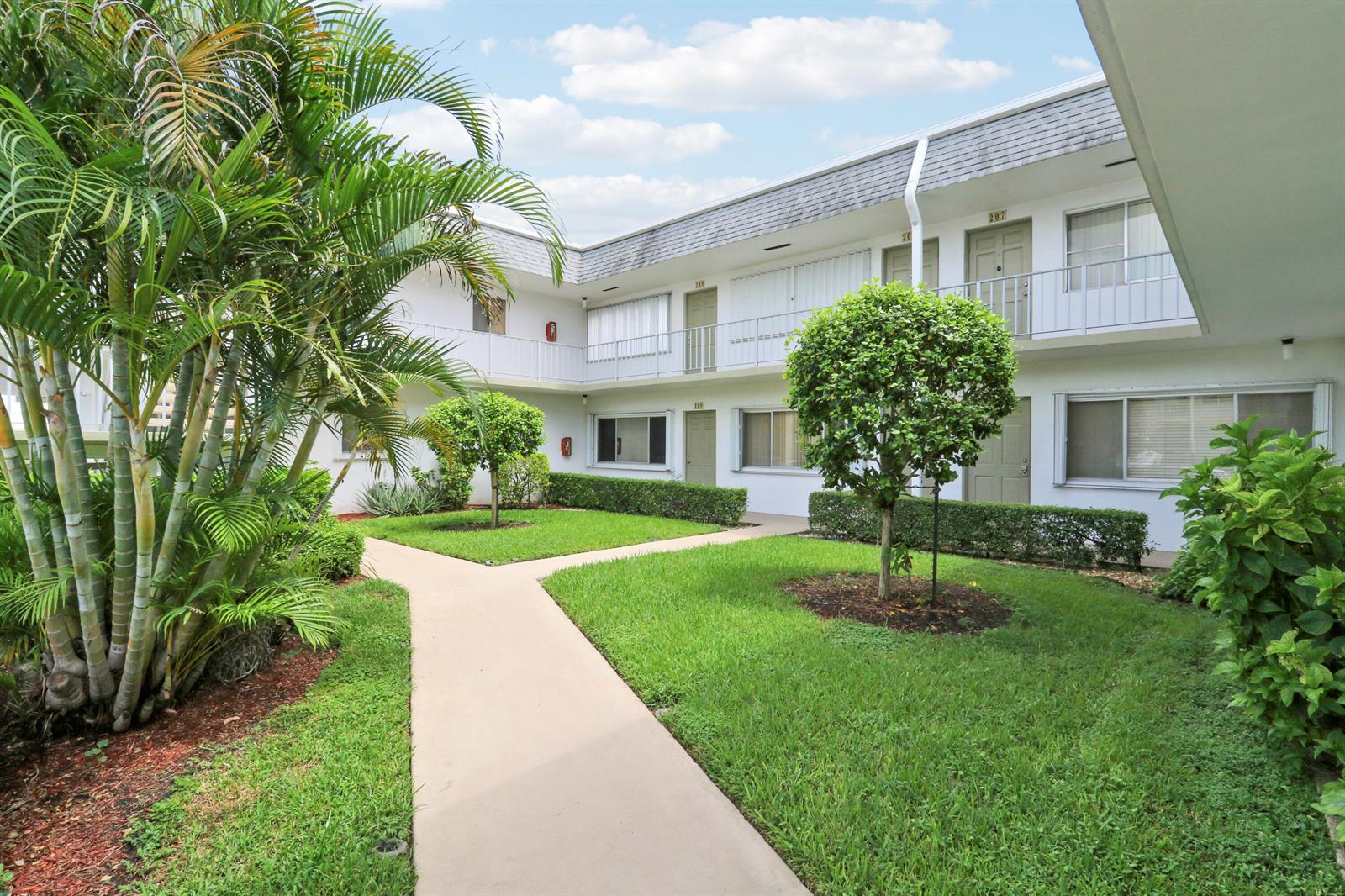 3040 LAKE OSBORNE Drive # 109, FL 33461 photo 2