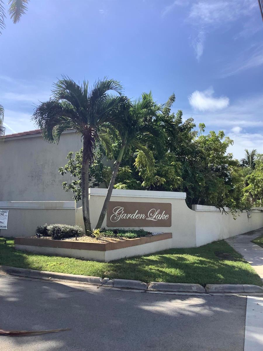 201 SW 98th Terrace, Pembroke Pines FL 33025