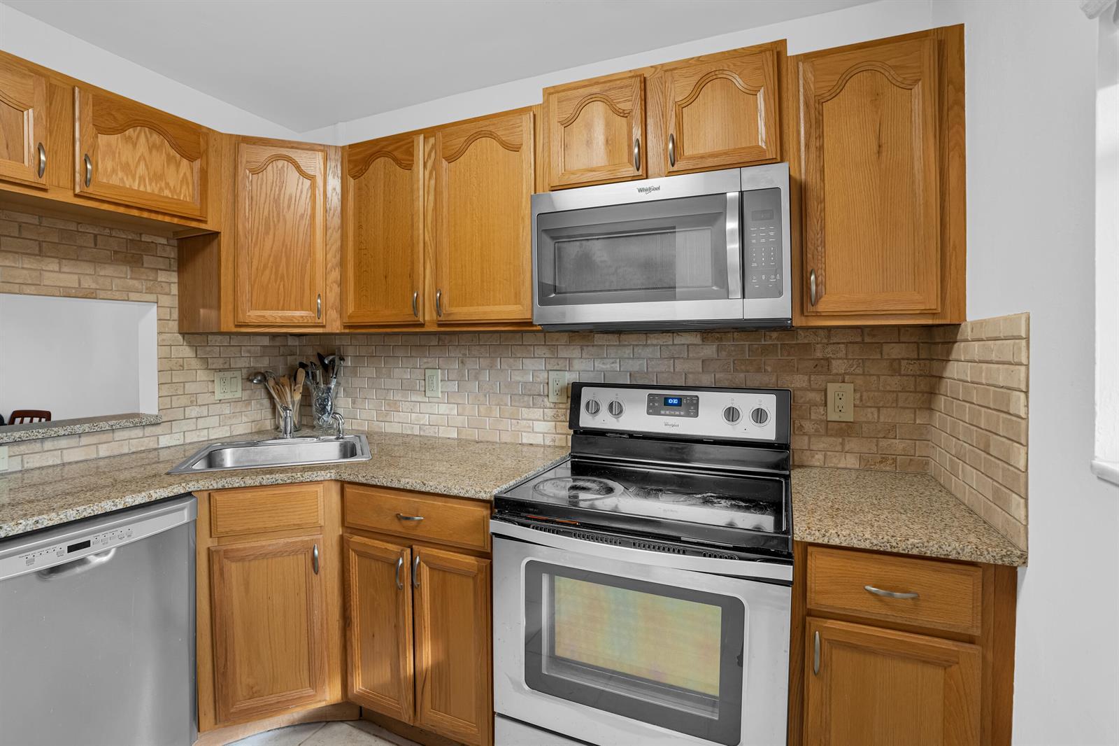 8400 LAGOS DE CAMPO Boulevard # 305, Tamarac FL 33321 photo 4