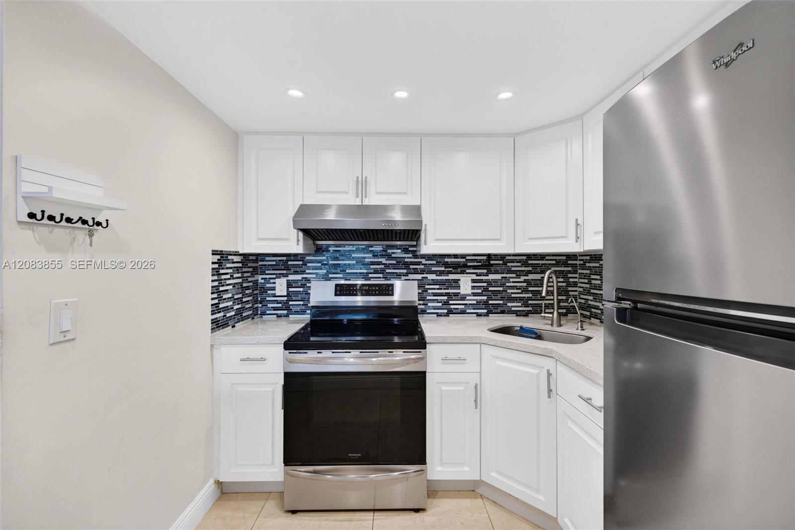 5203 NE 24th Ter # B211, Fort Lauderdale FL 33308 photo 2