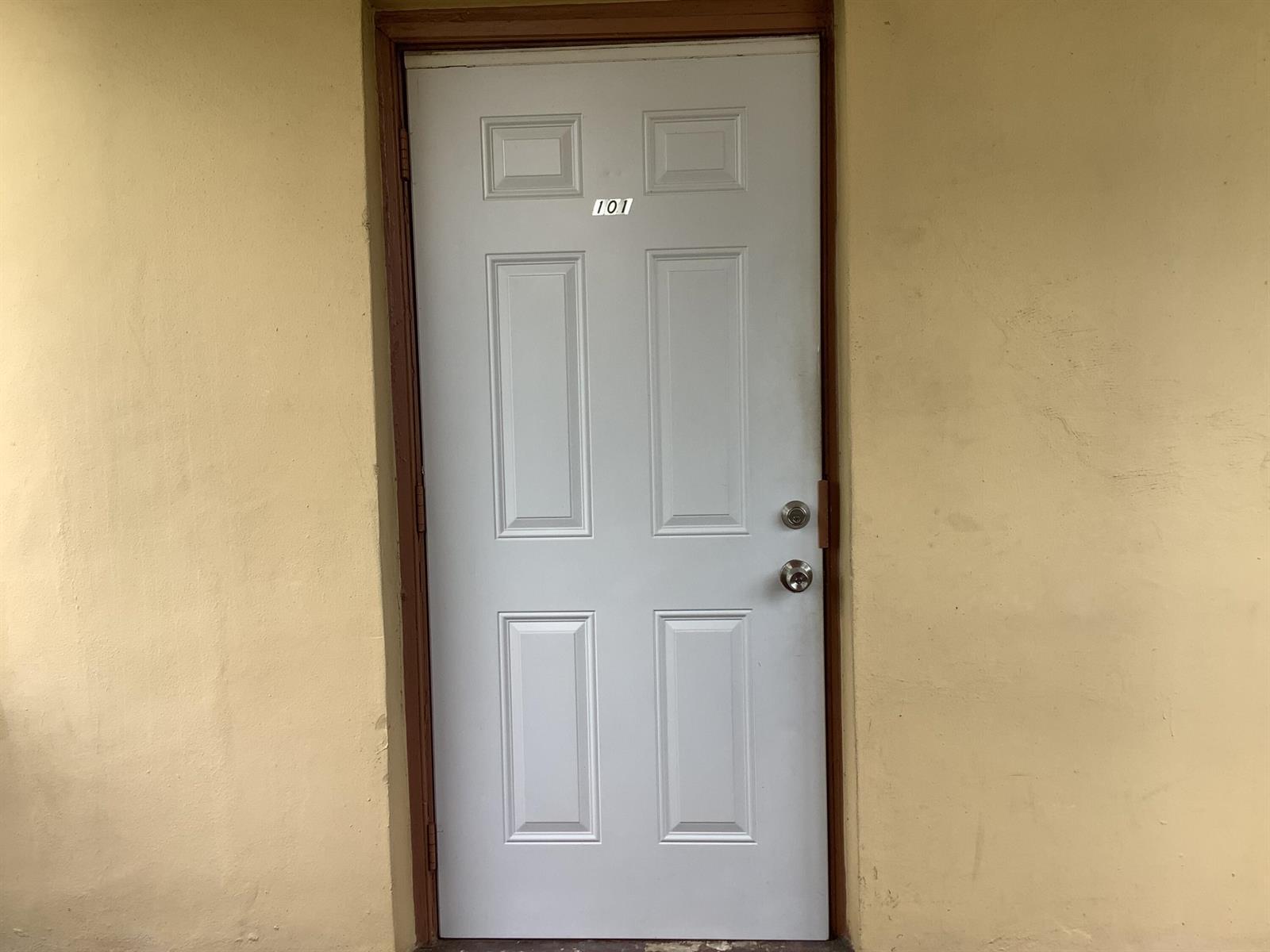 8400 Sunrise Lakes Boulevard Unit 101, Sunrise FL 33322 photo 3