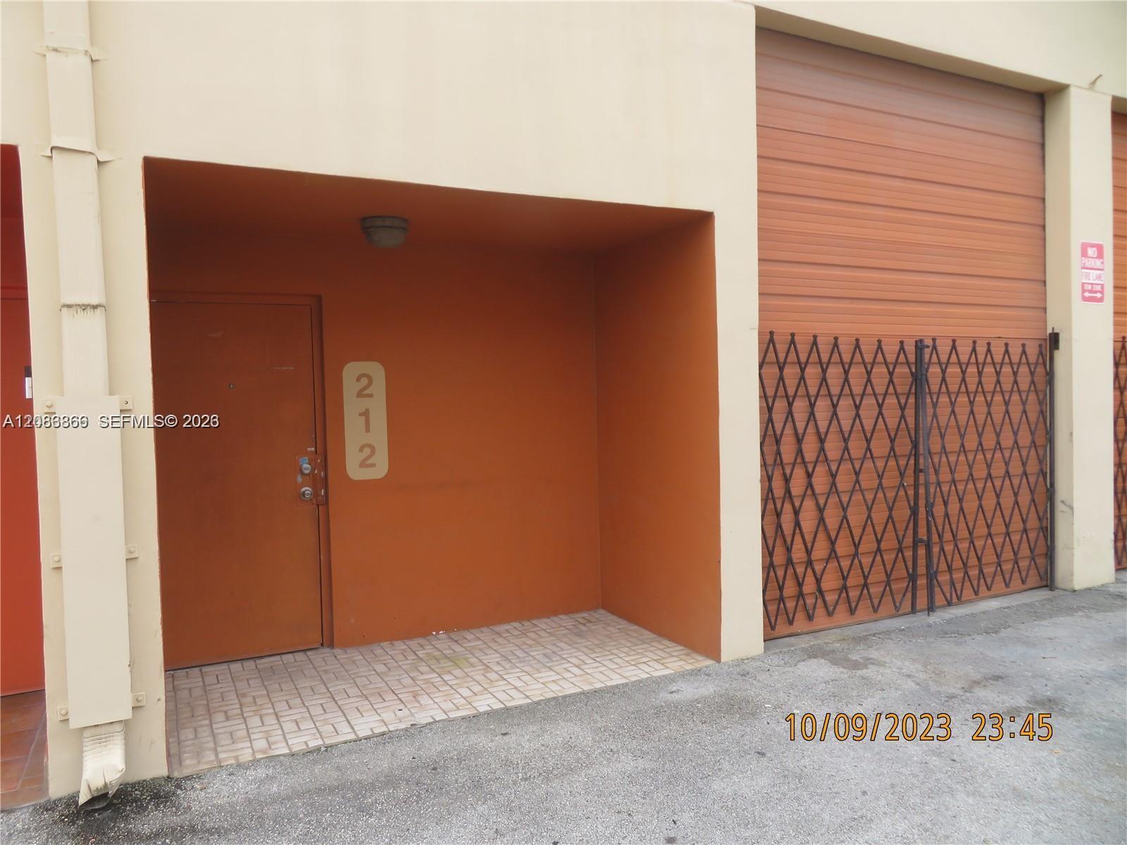 2450 W 82nd St # 212, Hialeah FL 33016