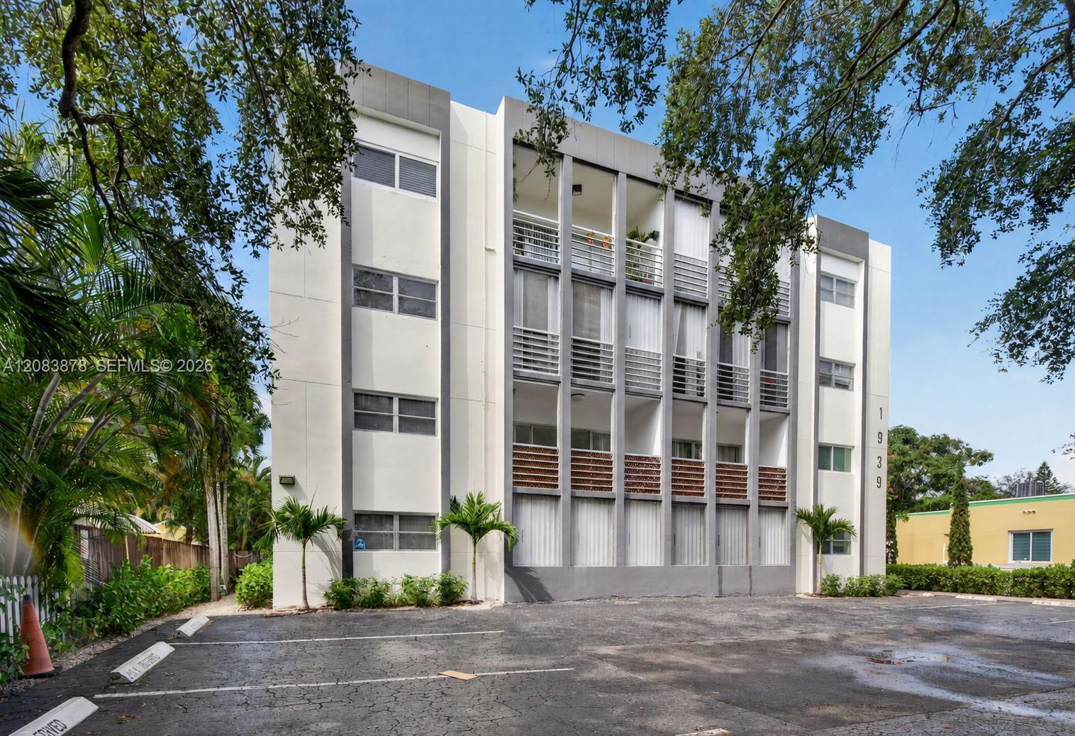 1939 Jefferson St # 204, Hollywood FL 33020