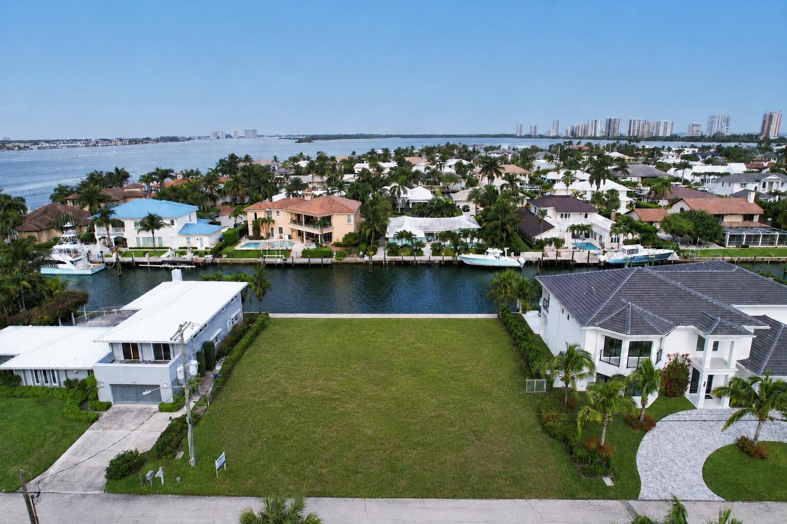 1050 Bimini Lane, Singer Island FL 33404 photo 2