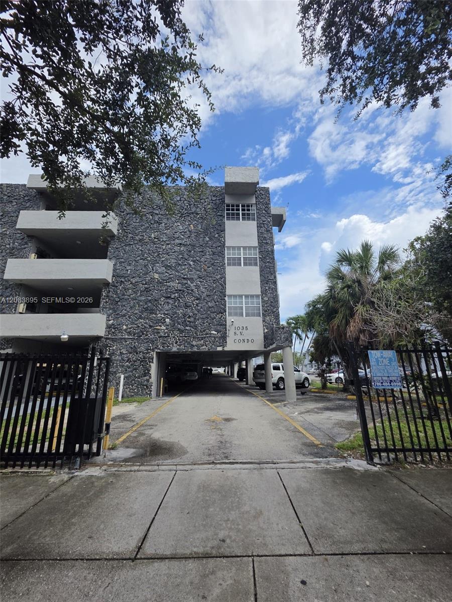 1035 W 77th St # 215, Hialeah FL 33014