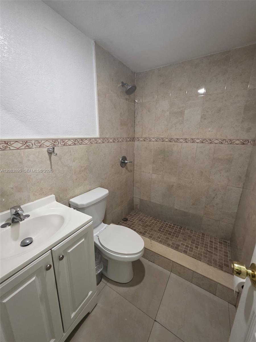 1035 W 77th St # 215, Hialeah FL 33014 photo 4