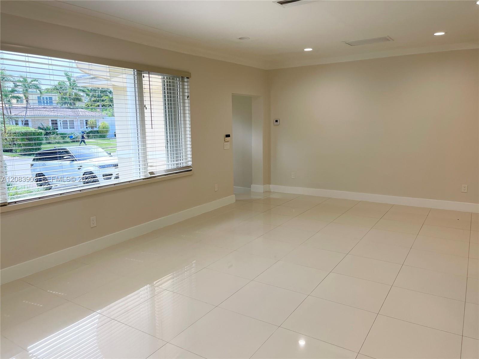 4555 N Jefferson Ave, Miami Beach FL 33140 photo 3