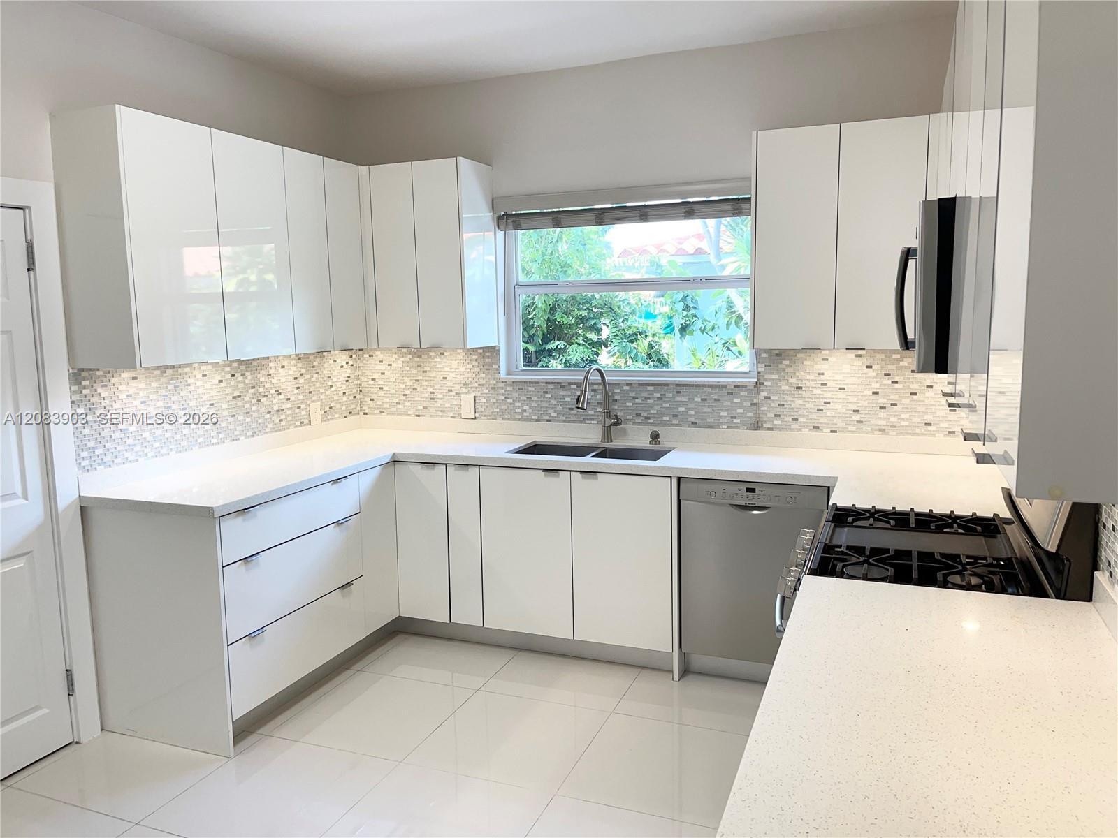 4555 N Jefferson Ave, Miami Beach FL 33140 photo 5