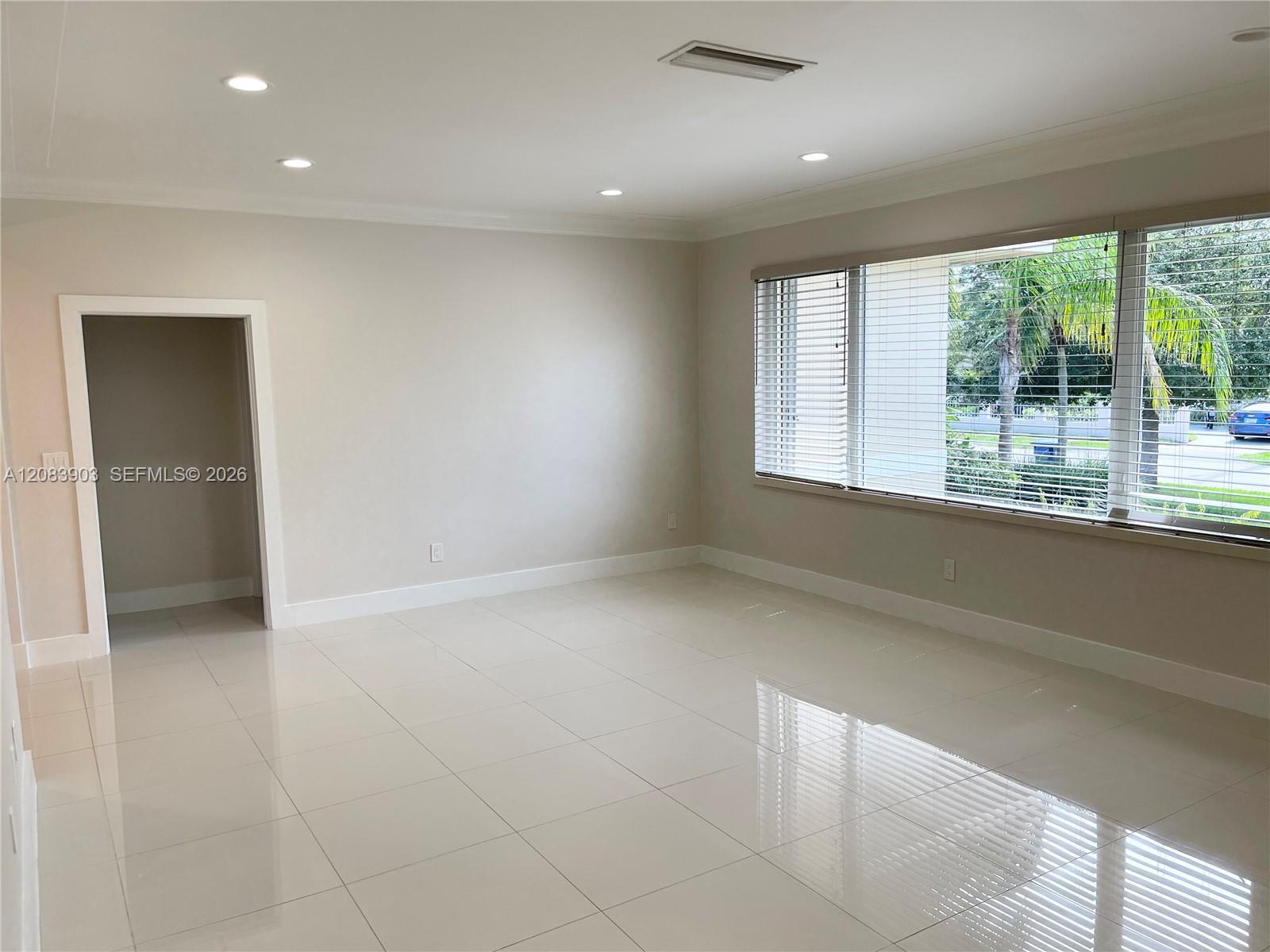 4555 N Jefferson Ave, Miami Beach FL 33140 photo 4