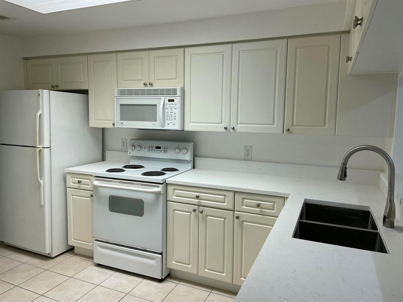 3023 Alcazar Place # 106, Palm Beach Gardens FL 33410 photo 5