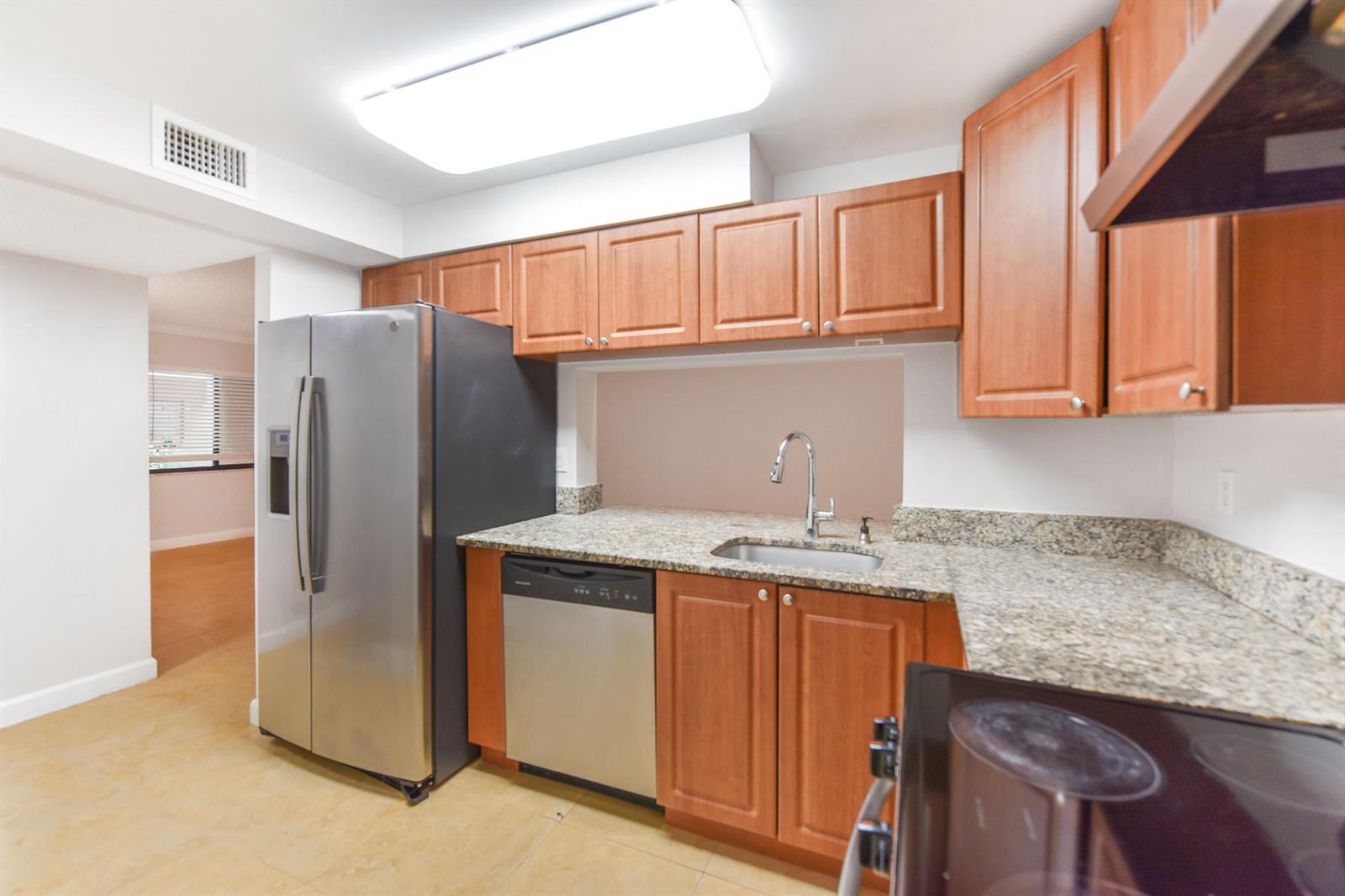 6053 10th Avenue N # 140, FL 33463