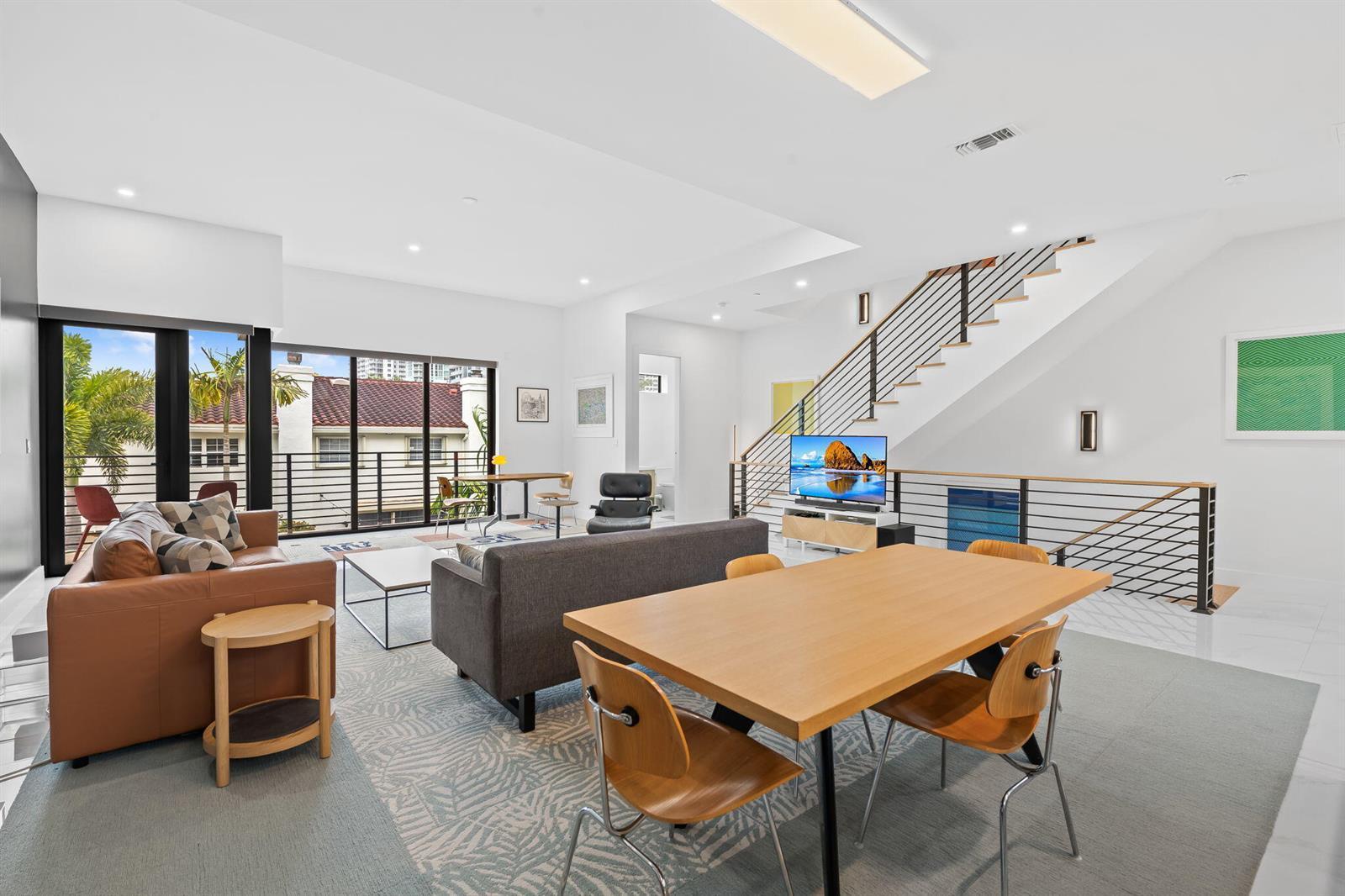 818 NE 2ND Street, Fort Lauderdale FL 33301 photo 2