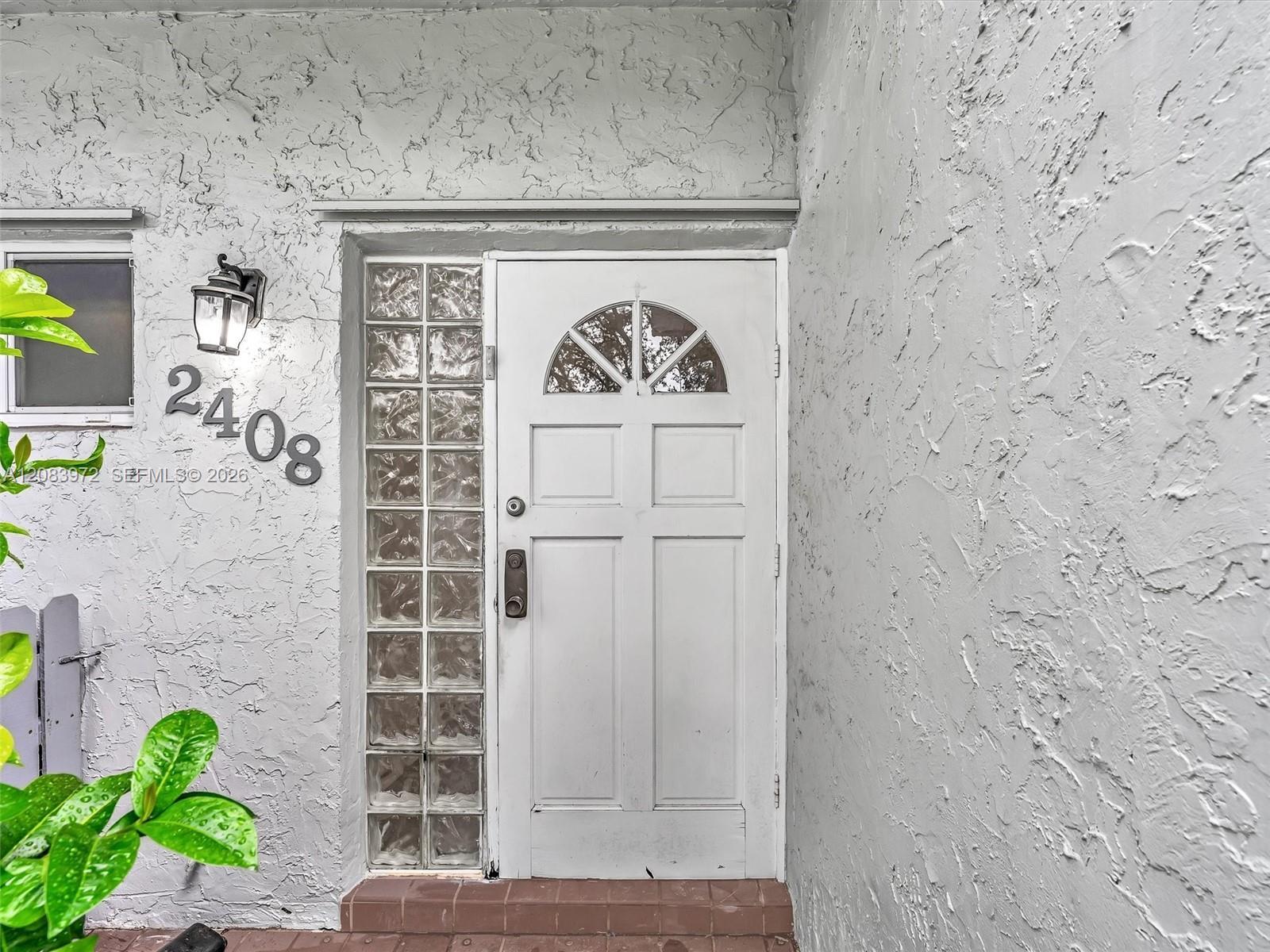2408 N 35th Ave, Hollywood FL 33021 photo 2