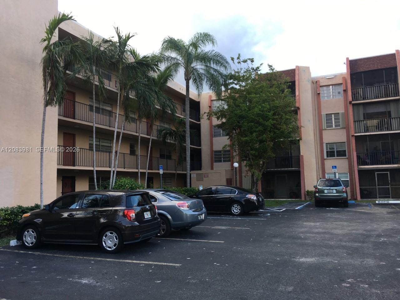 13701 Kendale Lakes Cir # B, Miami FL 33183 photo 2