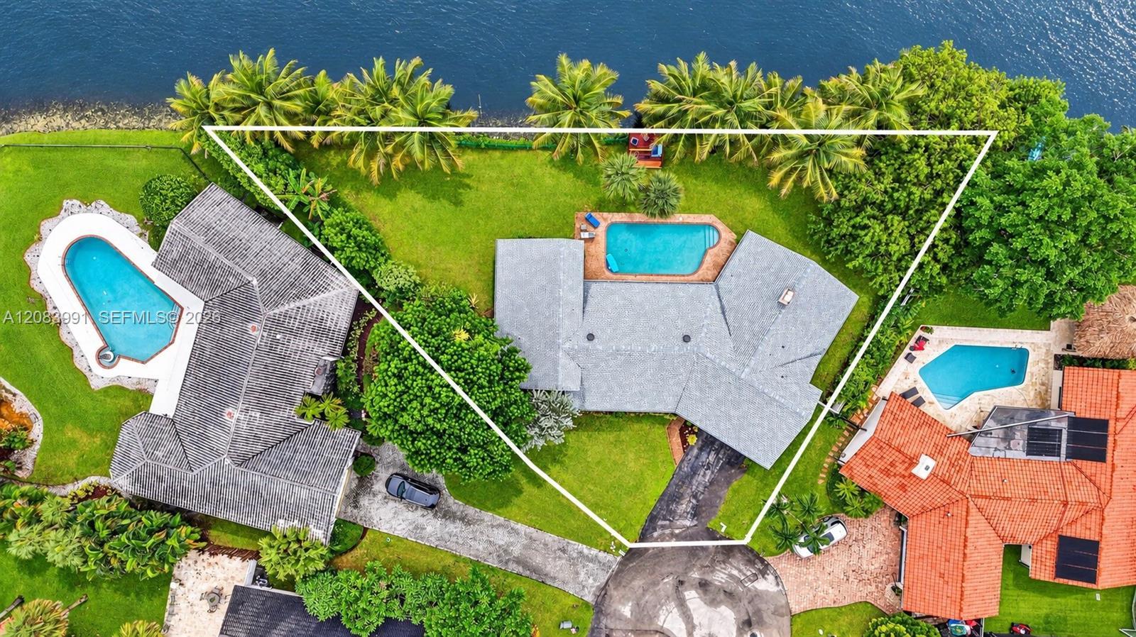 9880 SW 1st St, Plantation FL 33324
