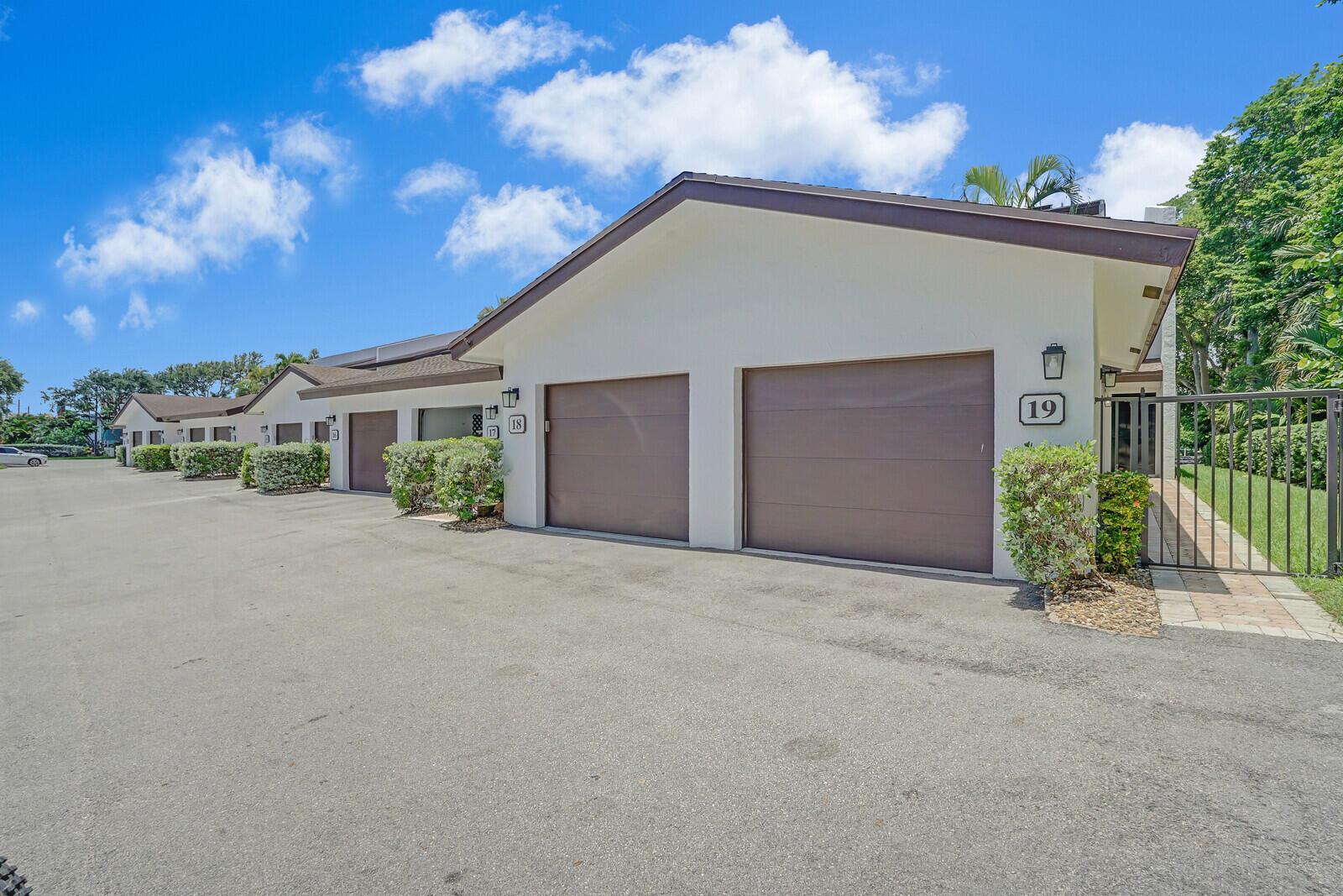 1301 N RIVERSIDE Drive # 19, Pompano Beach FL 33062