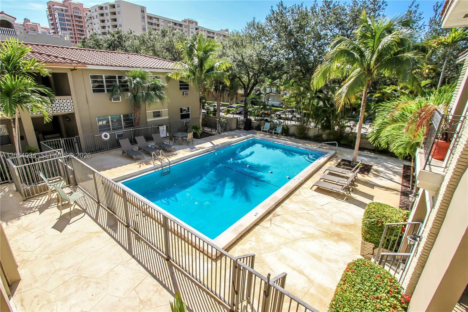 125 Edgewater Dr # 14, Coral Gables FL 33133 photo 2