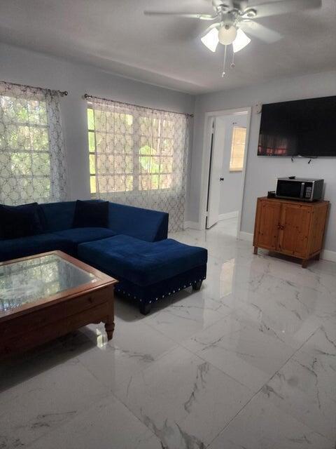 33xx SW 16TH Street # R, Fort Lauderdale FL 33312