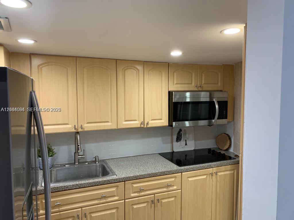 2899 SW Collins Ave # 1016, Miami Beach FL 33140 photo 3