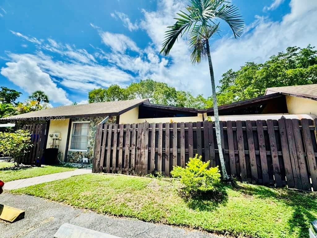 332 Briarwood Cir # 19, Hollywood FL 33024 photo 3
