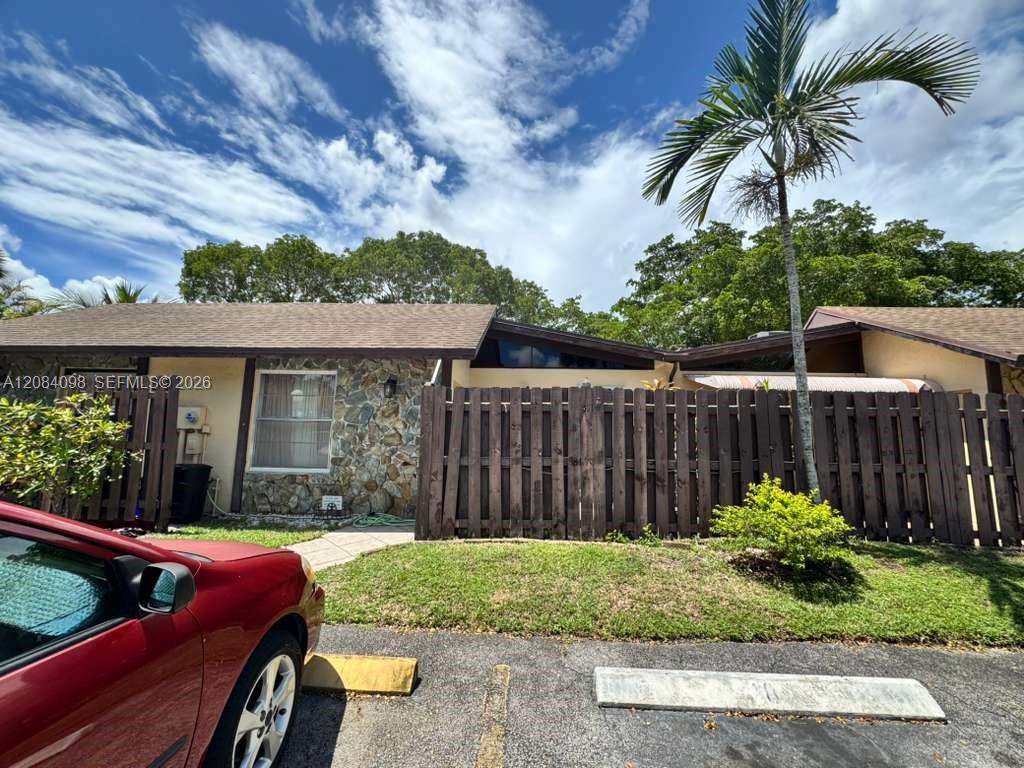 332 Briarwood Cir # 19, Hollywood FL 33024 photo 4