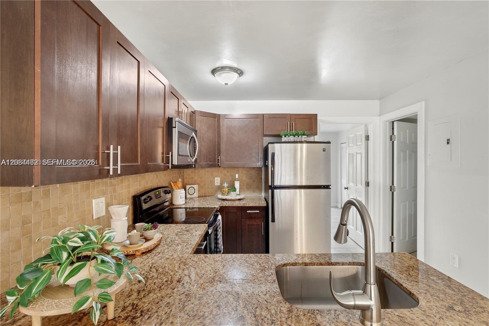 7241 Miami Lakes Dr # D19, Miami Lakes FL 33014 photo 2