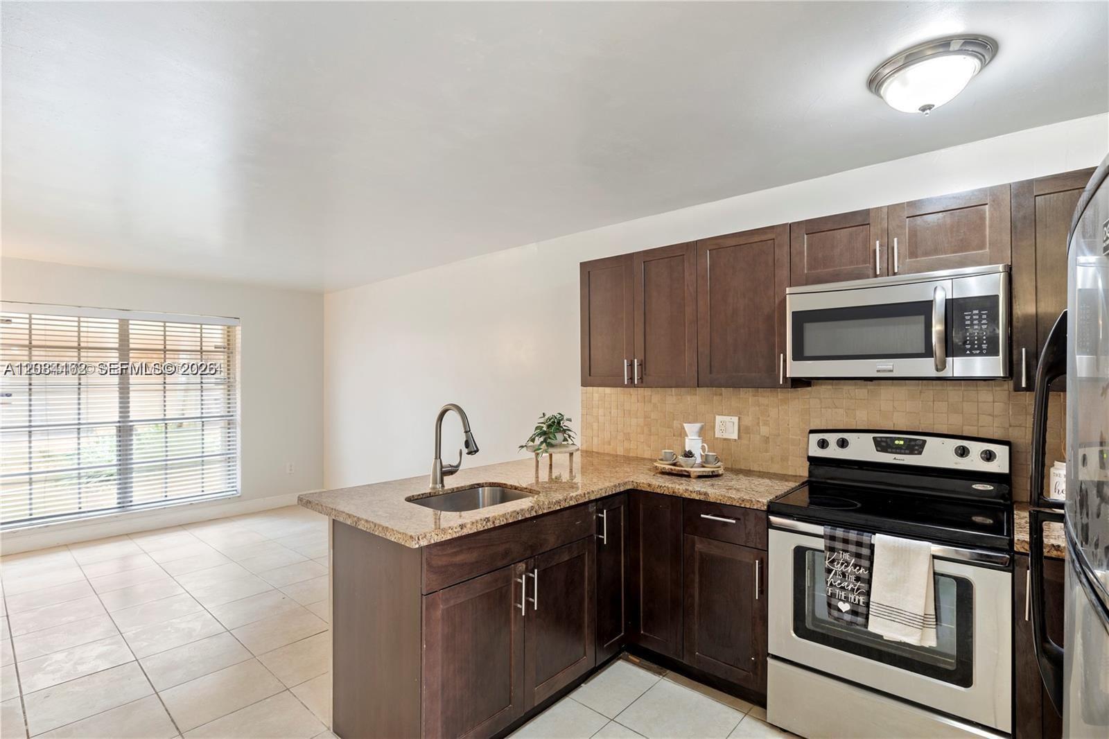 7241 Miami Lakes Dr # D19, Miami Lakes FL 33014 photo 3