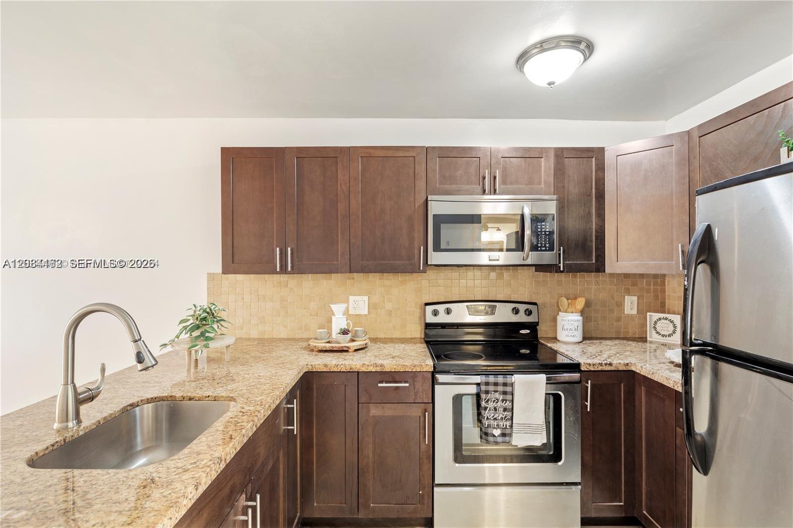 7241 Miami Lakes Dr # D19, Miami Lakes FL 33014
