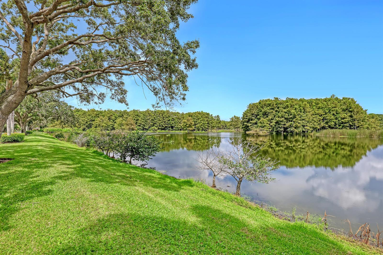23 Windward Isle, Palm Beach Gardens FL 33418 photo 2