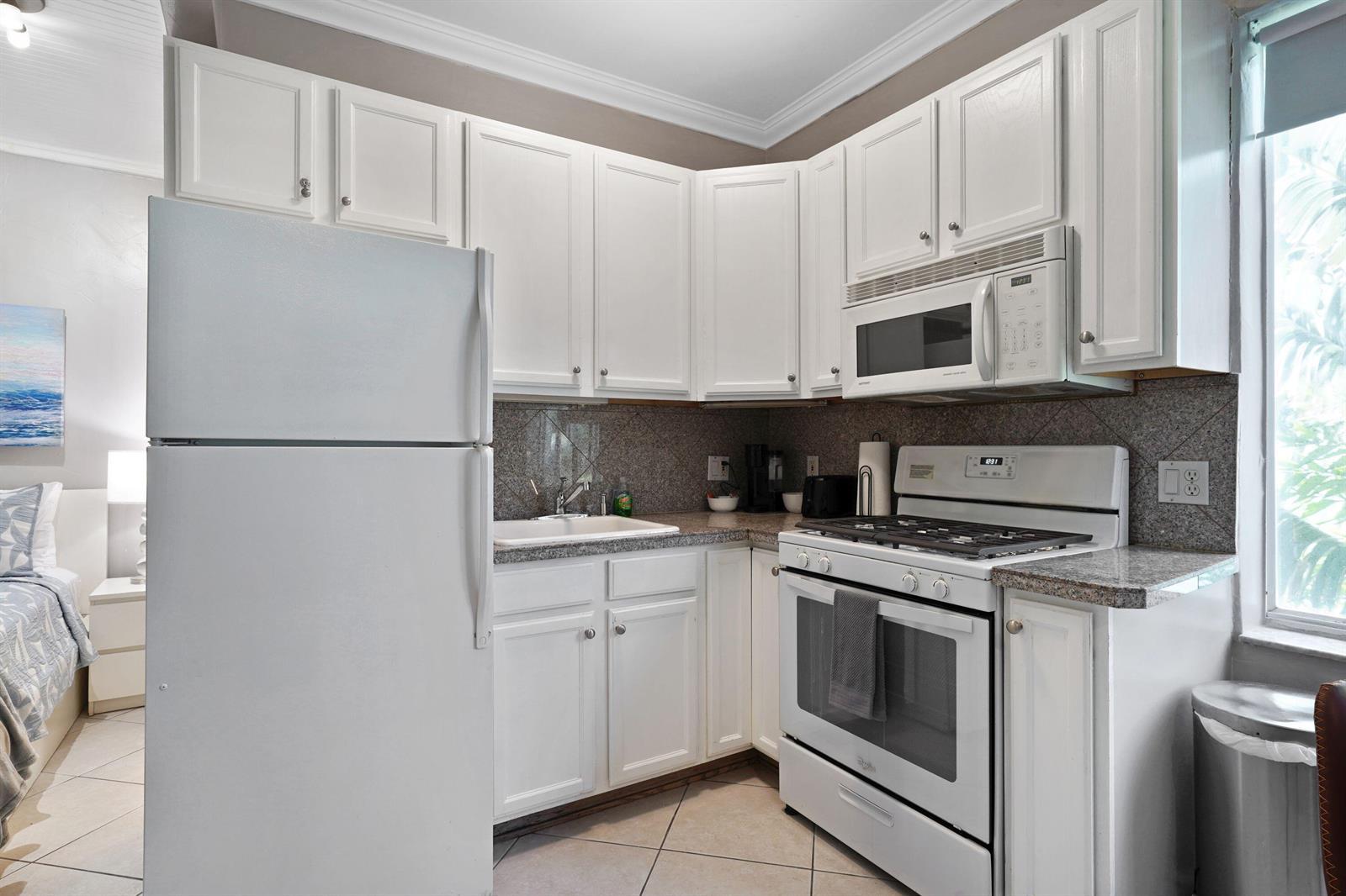 3710 Collins Avenue # 304, Miami Beach FL 33140 photo 4