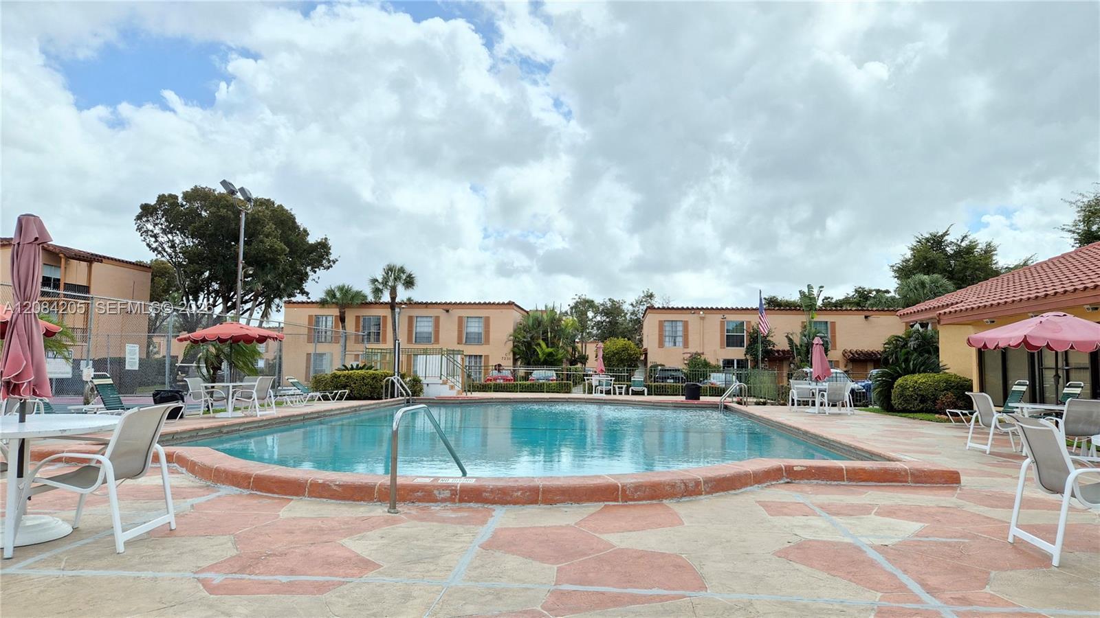 7100 Fairway Dr # K9, Miami Lakes FL 33014 photo 3