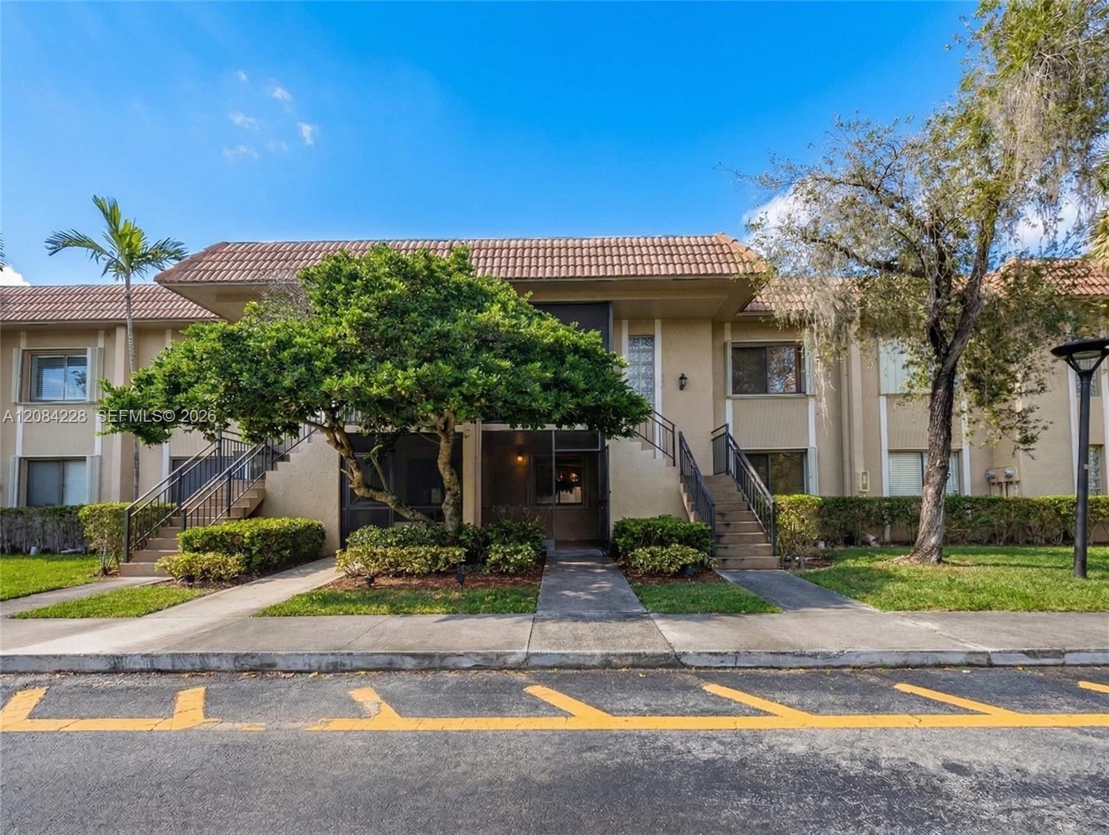 310 Lakeview Dr # 105, Weston FL 33326 photo 2