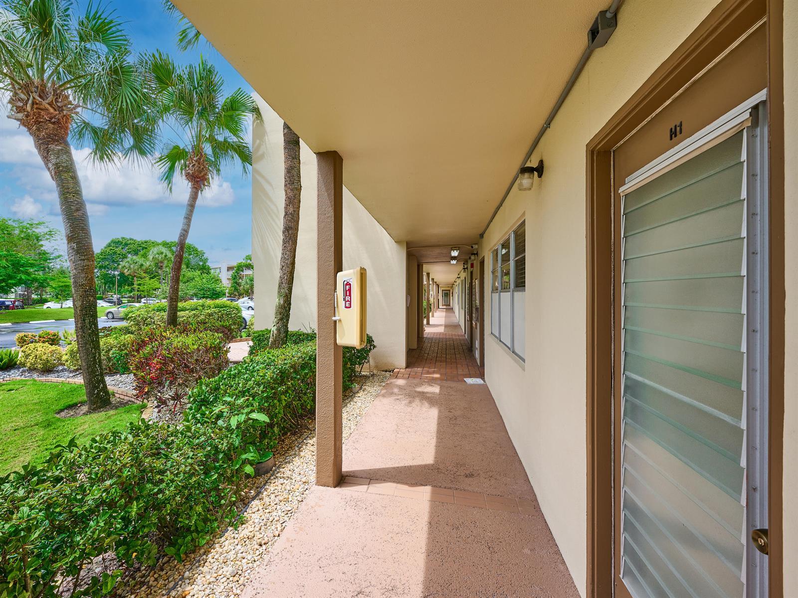 2904 VICTORIA Place # H1, Coconut Creek FL 33066 photo 2