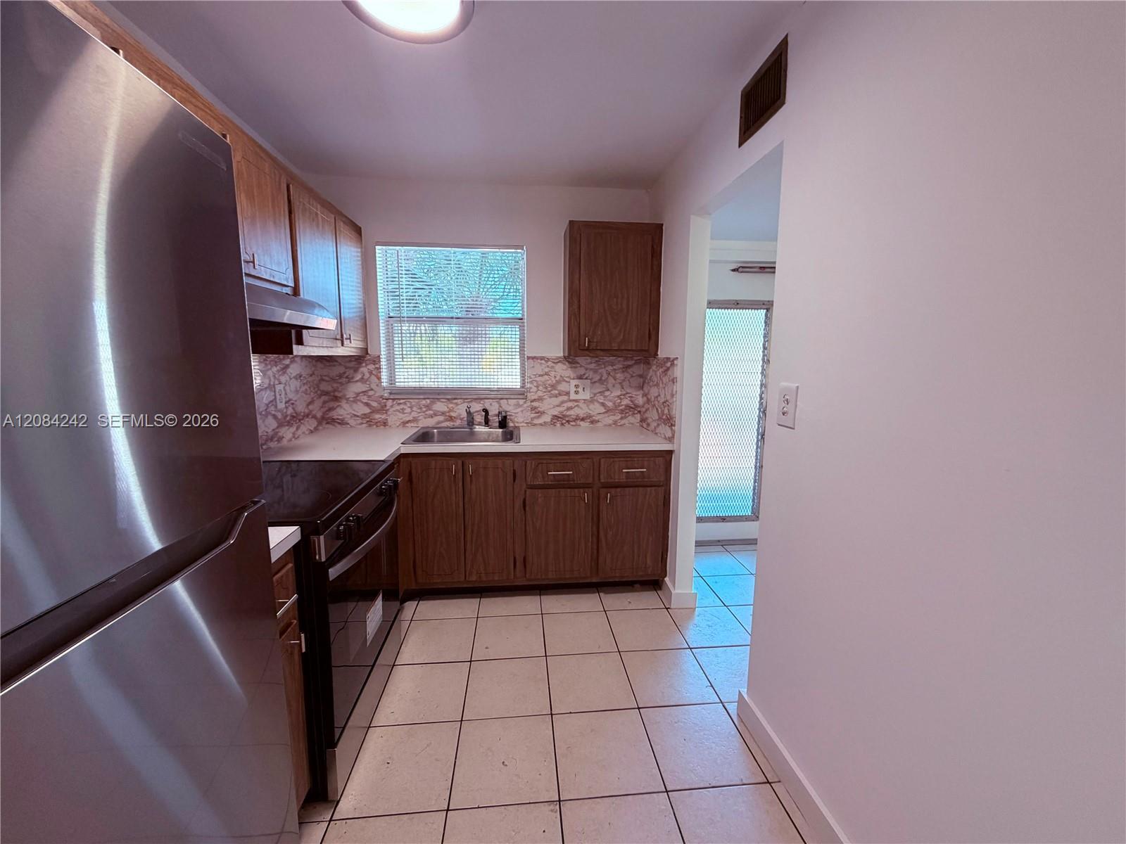 8600 Sunrise Lakes Blvd # 211, Sunrise FL 33322 photo 5