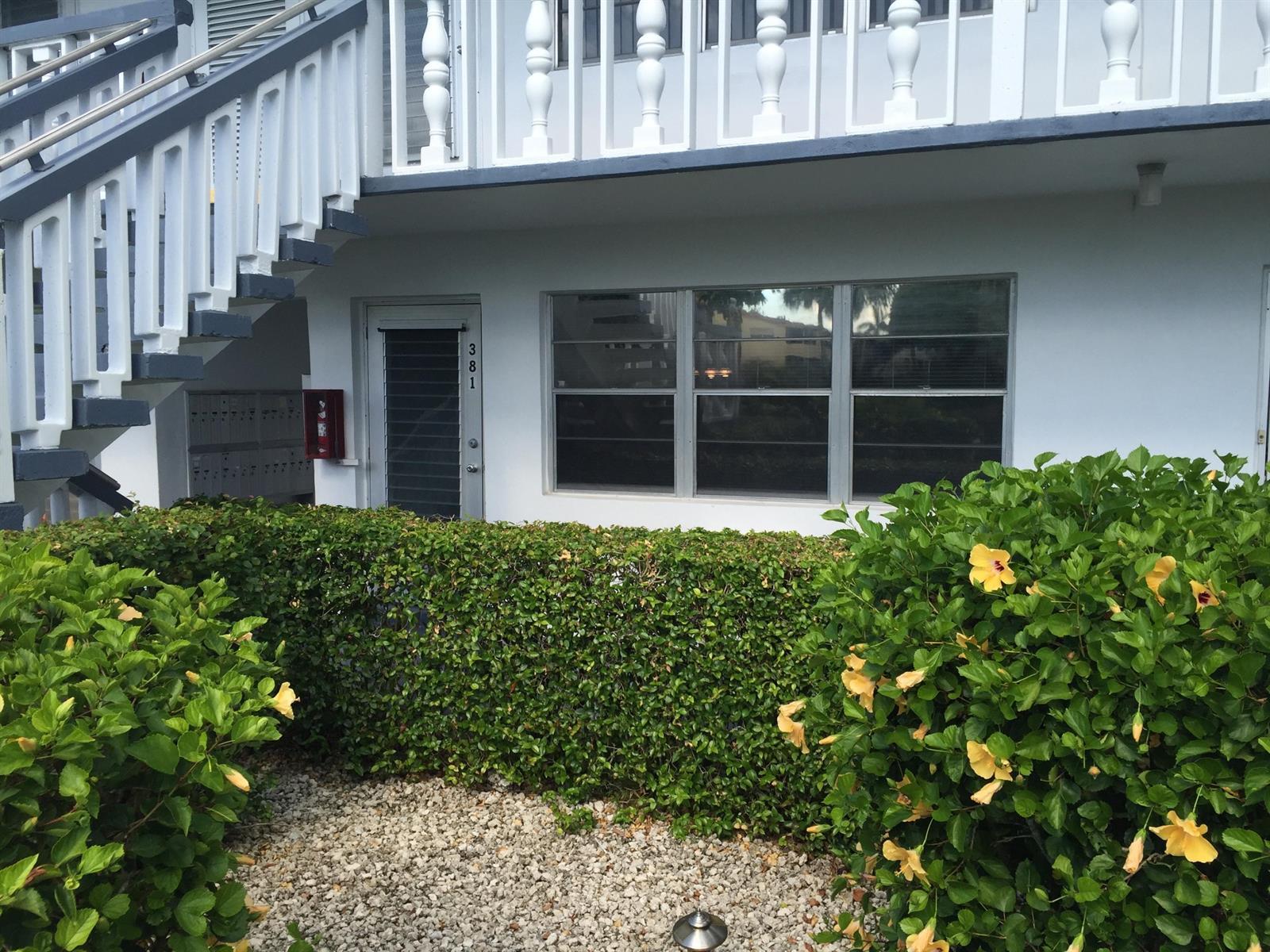 381 WINDSOR Q # 381, West Palm Beach FL 33417 photo 2