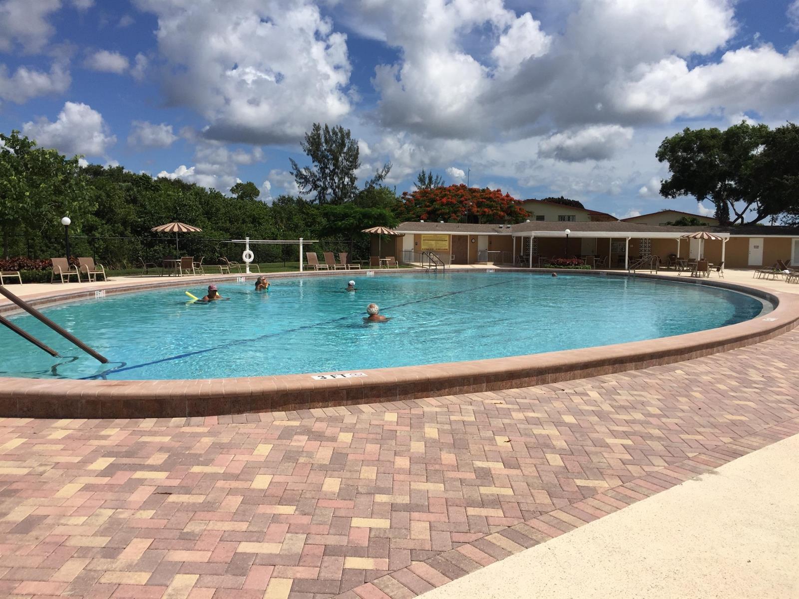 381 WINDSOR Q # 381, West Palm Beach FL 33417 photo 3