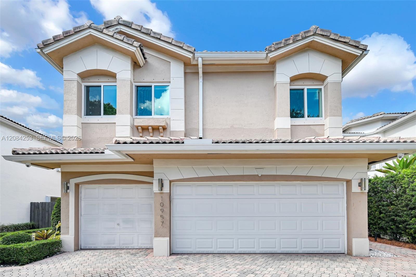 10957 NW 73rd Ter, Doral FL 33178 photo 2