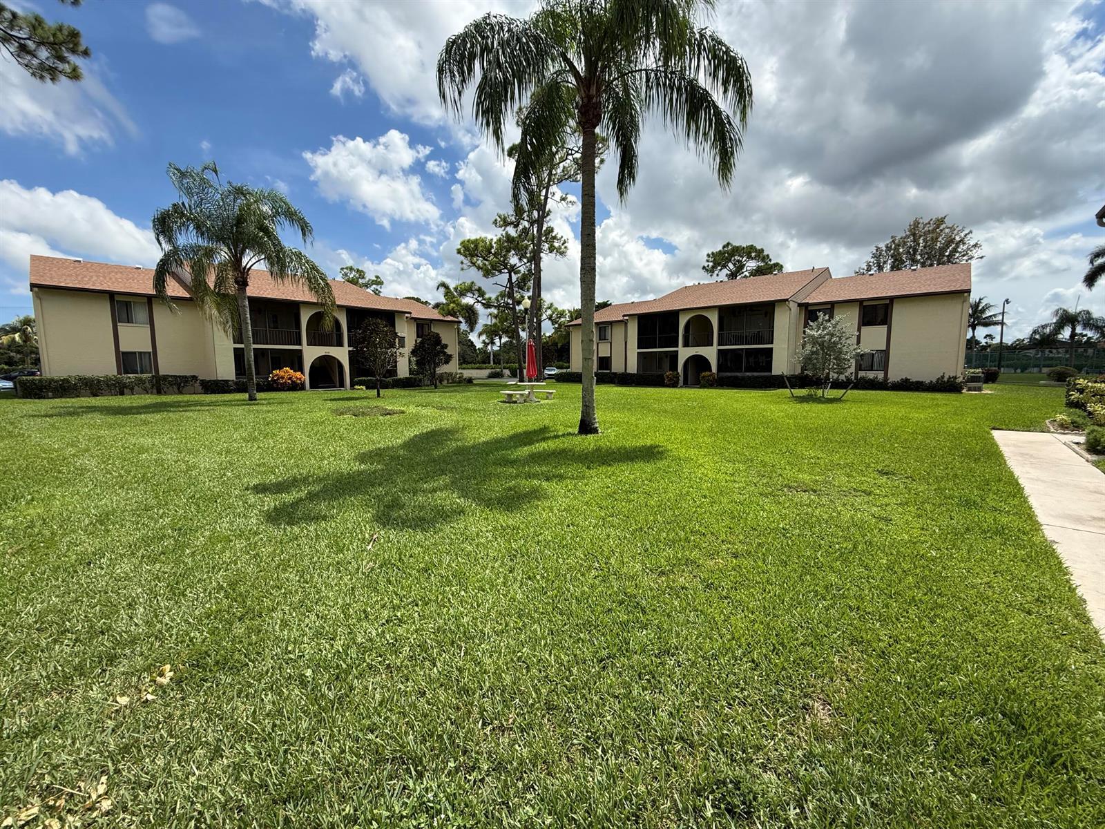 304 Knotty Pine Circle # 2, FL 33463 photo 2