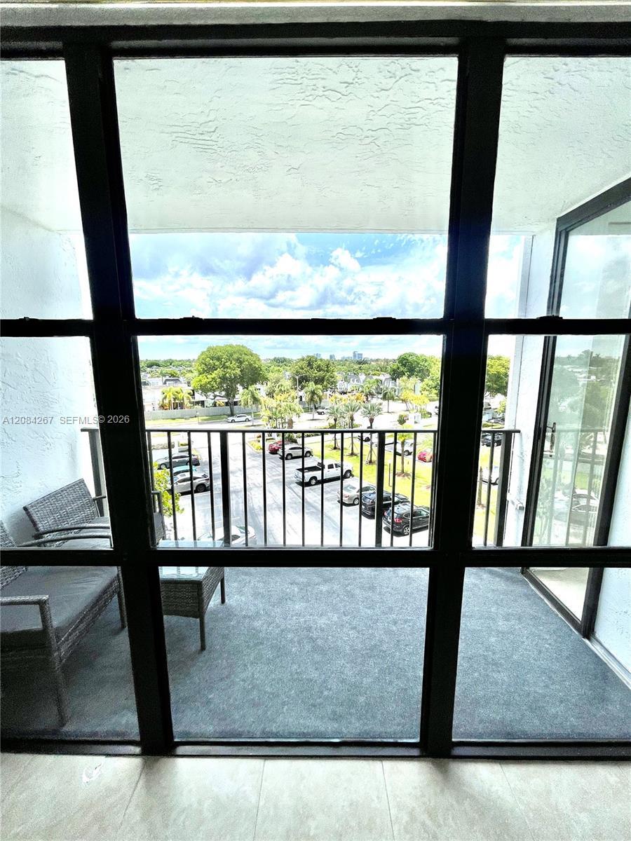 1000 Parkview Dr # 527, Hallandale Beach FL 33009 photo 4