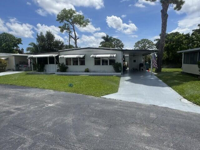 4042 Royal Manor Boulevard, Boynton Beach FL 33436 photo 4