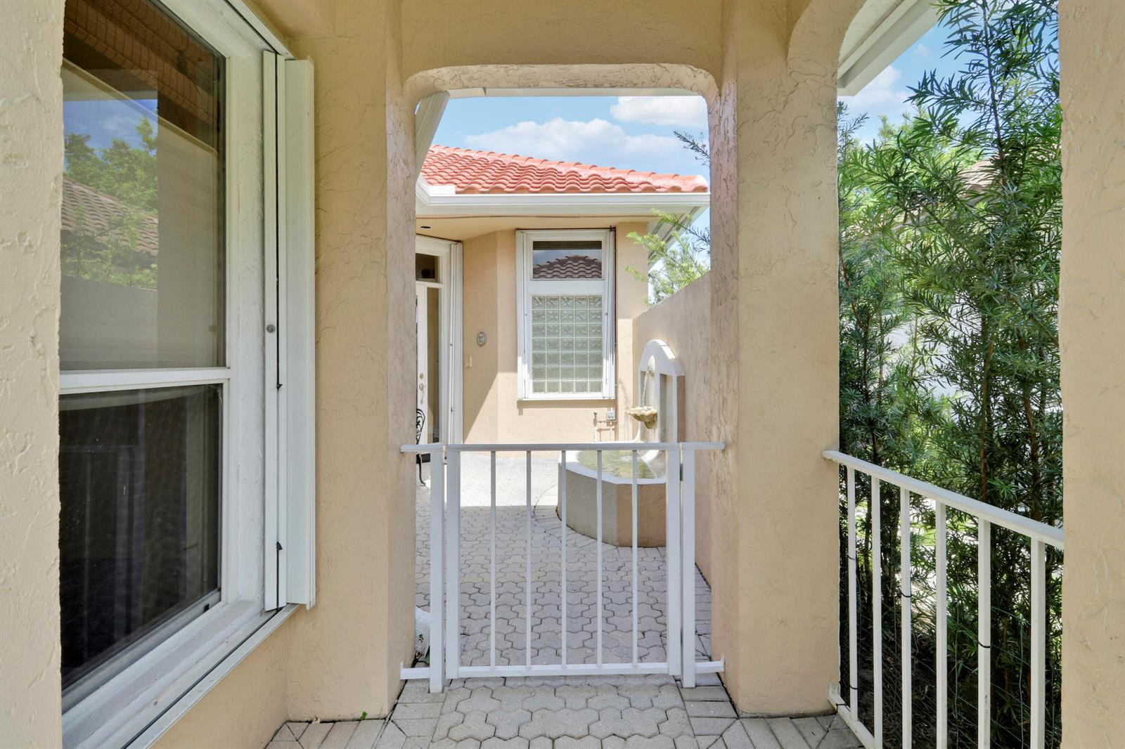 2189 Regents Boulevard, West Palm Beach FL 33409 photo 2