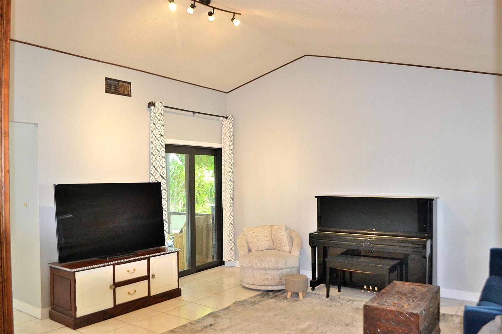 8671 SW 16TH Court, Pembroke Pines FL 33025 photo 2