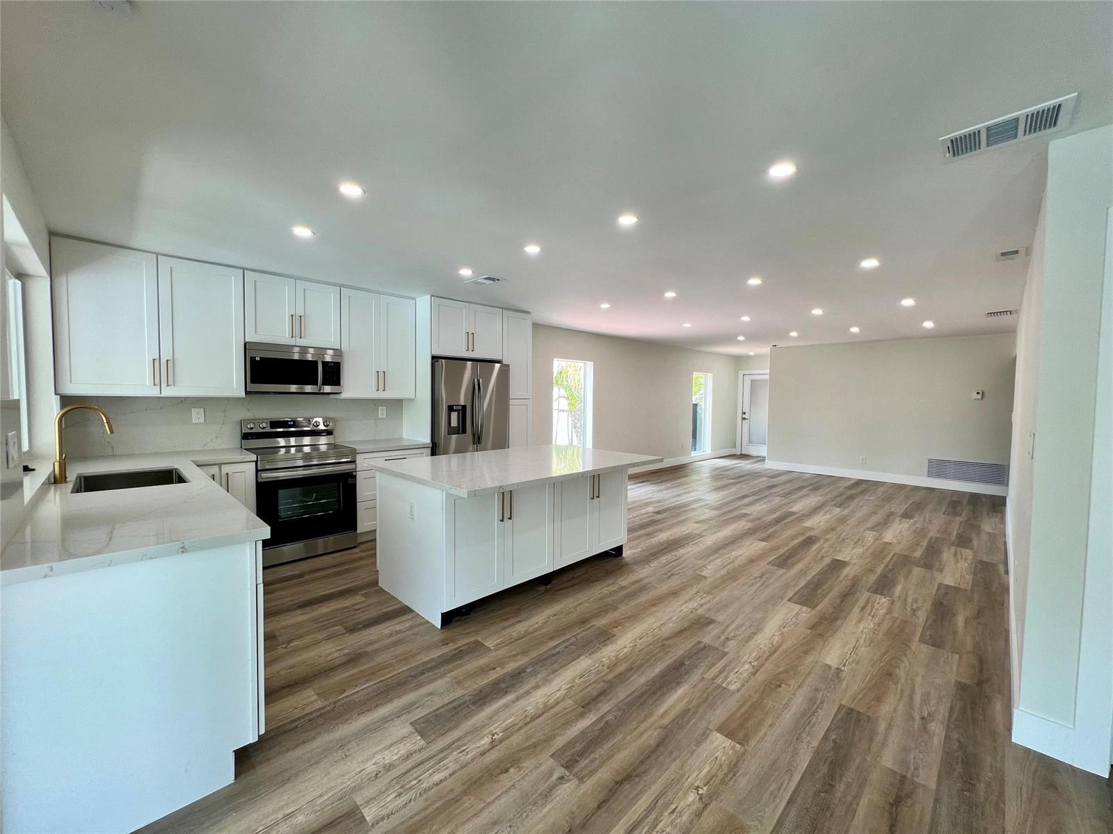 6914 Holly Road, Miami Lakes FL 33014 photo 2