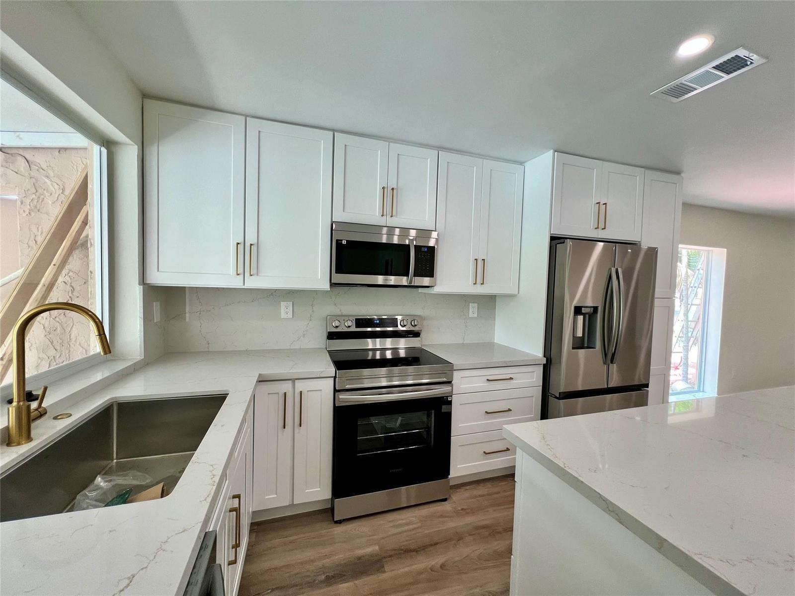 6914 Holly Road, Miami Lakes FL 33014 photo 3