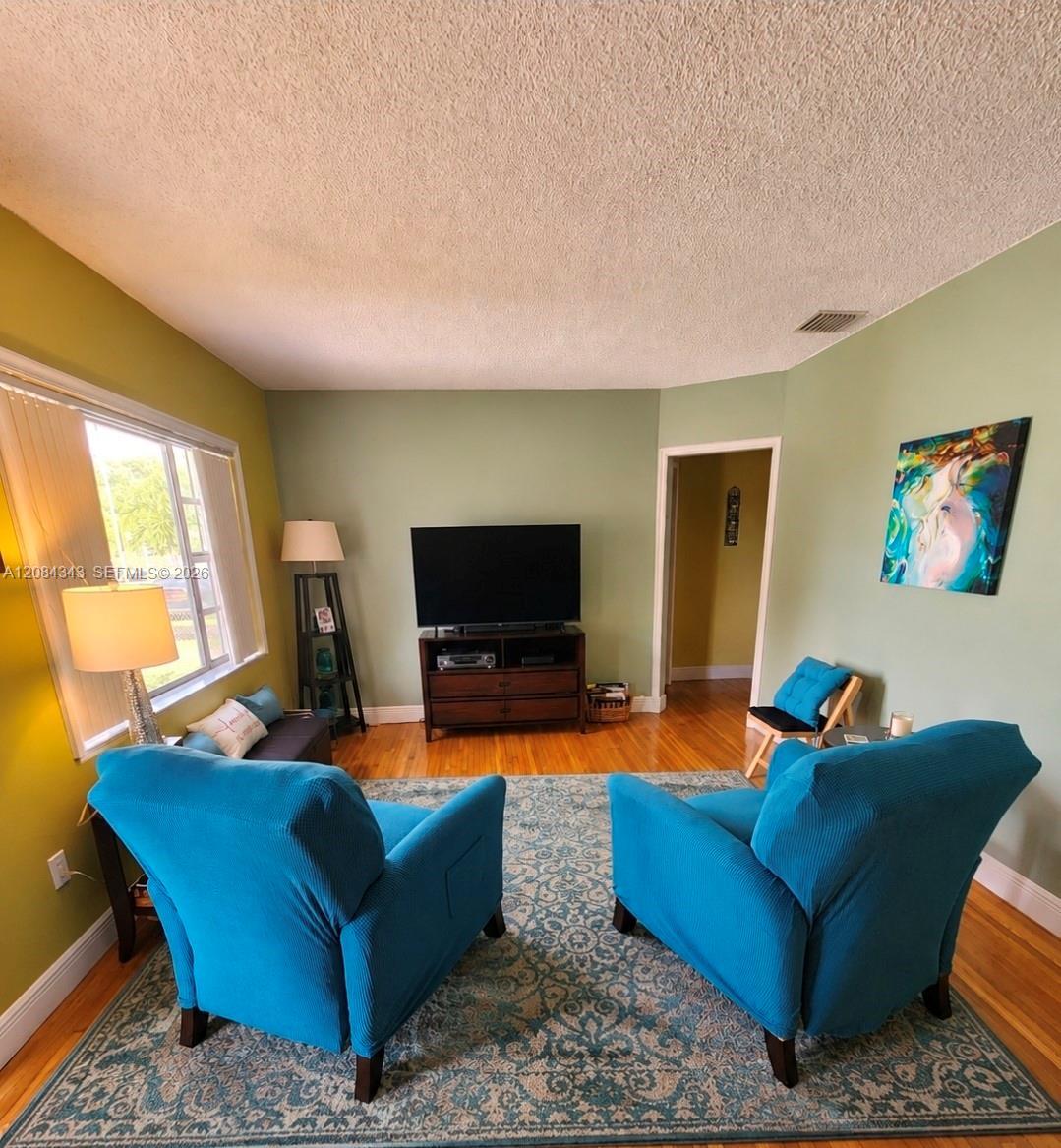 130 E 35th St, Hialeah FL 33013 photo 4